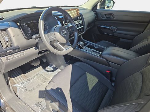 Used 2025 Nissan Pathfinder SV FWD image 16