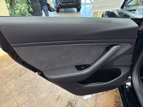 Used 2019 Tesla Model 3 Standard Range Plus image 22