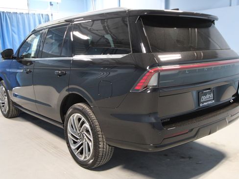 New 2026 Lincoln Navigator Reserve AWD/4WD image 32