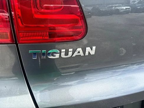 Used 2017 Volkswagen Tiguan S FWD image 8