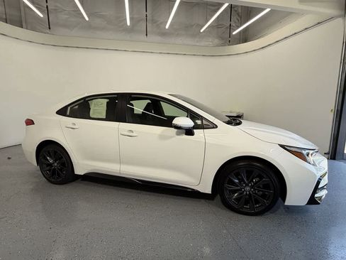 Used 2025 Toyota Corolla SE FWD image 6
