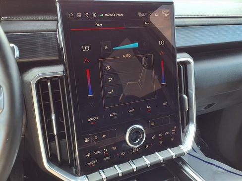 Used 2025 GMC Acadia Elevation image 6