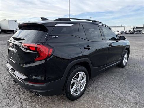 Used 2018 GMC Terrain SLE w/ Driver Convenience Package image 4