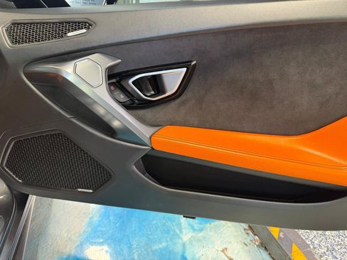 Used 2017 Lamborghini Huracan LP 580-2 RWD image 18