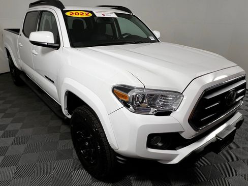 Certified 2022 Toyota Tacoma SR5 image 3