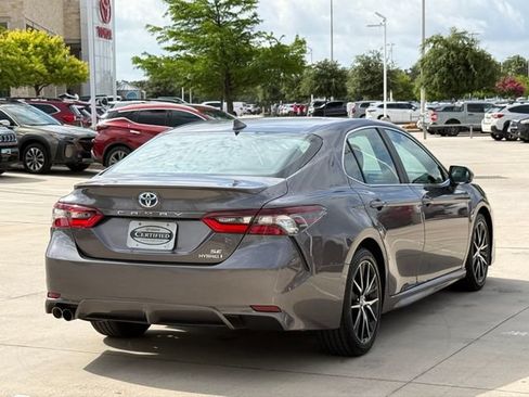 Used 2024 Toyota Camry SE FWD image 4