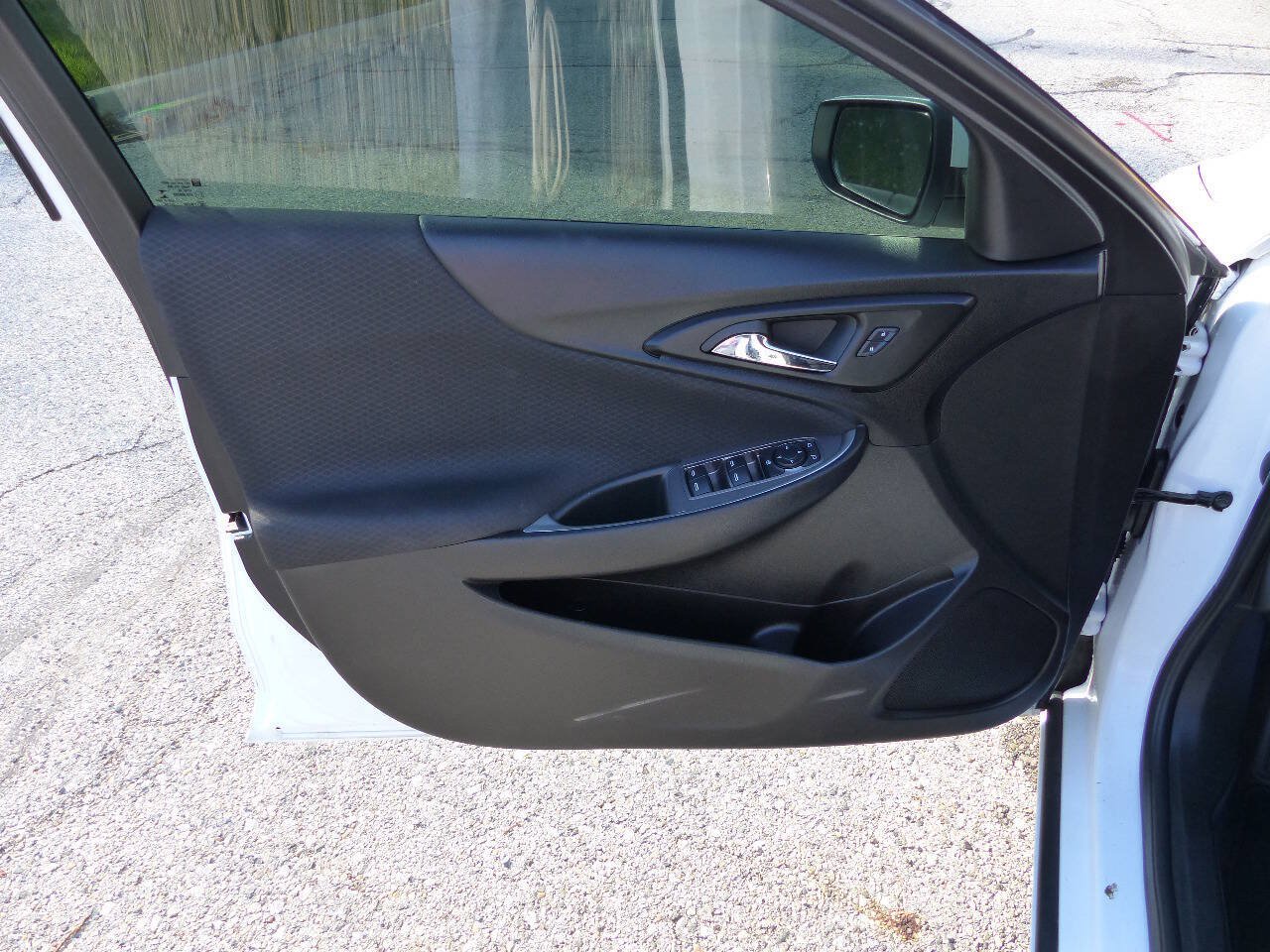 Used 2024 Chevrolet Malibu LS w/ Driver Confidence Package FWD image 17