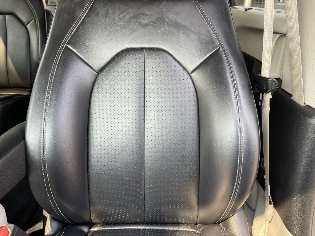 Used 2023 Chrysler Pacifica Touring-L FWD image 23