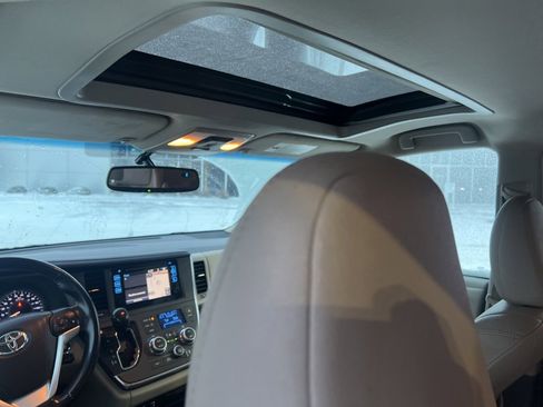 Used 2016 Toyota Sienna XLE image 17