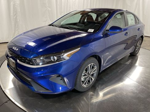 Certified 2023 Kia Forte LXS image 1