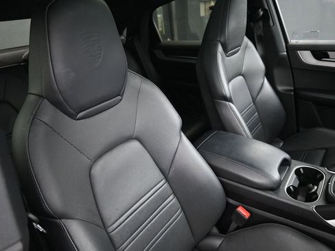 Certified 2025 Porsche Cayenne E-Hybrid Coupe w/ Premium Package Plus image 30