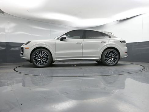 New 2026 Porsche Cayenne E-Hybrid Coupe image 33