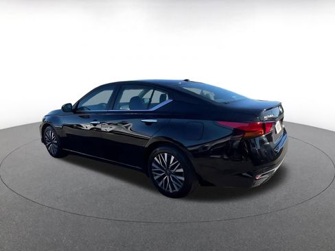 Used 2025 Nissan Altima 2.5 SV image 10
