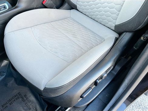 Used 2021 Chevrolet Equinox LS w/ LPO, Blackout Package FWD image 18