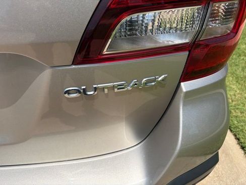 Used 2019 Subaru Outback 2.5i Premium AWD/4WD image 5