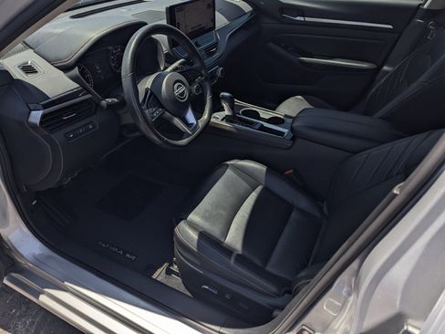 Used 2024 Nissan Altima 2.5 SR w/ SR Premium Package FWD image 9