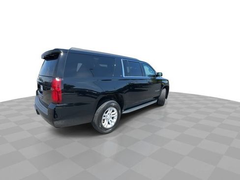 Used 2019 Chevrolet Suburban LT w/ Luxury Package AWD/4WD image 8