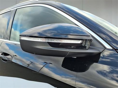 Used 2025 Audi Q5 Premium Plus w/ Premium Plus image 8