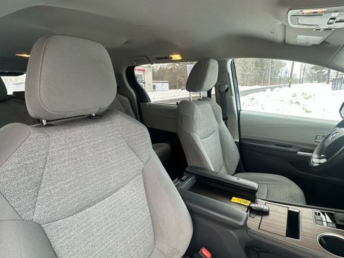 Used 2022 Toyota Sienna LE image 31