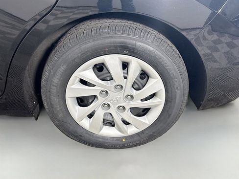 Used 2020 Hyundai Elantra SE image 36