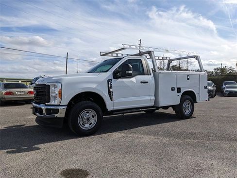 Certified 2023 Ford F250 XL w/ XL Chrome Package image 8