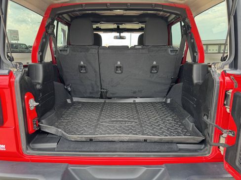 Used 2019 Jeep Wrangler Unlimited Sahara AWD/4WD image 20
