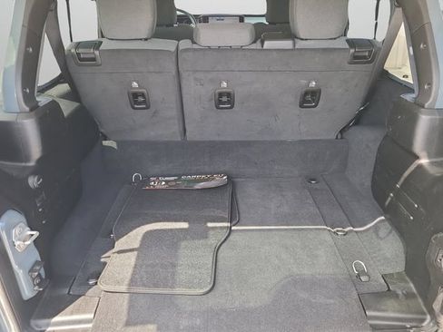 Used 2024 Jeep Wrangler Unlimited AWD/4WD image 9