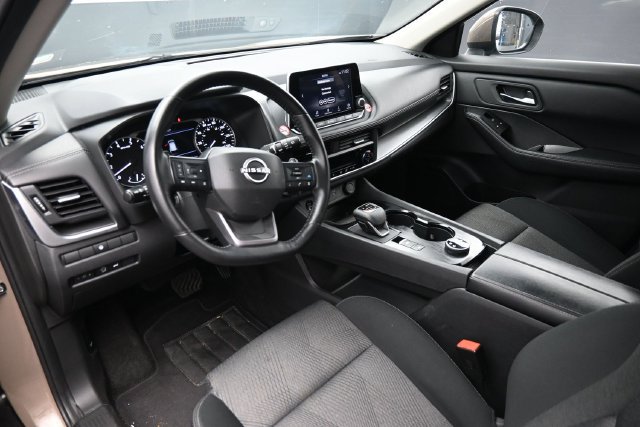 Used 2025 Nissan Rogue SV AWD/4WD image 13