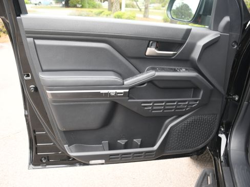 Certified 2025 Toyota Tacoma TRD Off-Road w/ TRD Off Road Upgrade Package AWD/4WD image 10