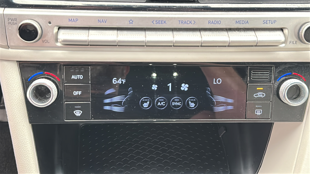Used 2025 Genesis G70 2.5T RWD image 18