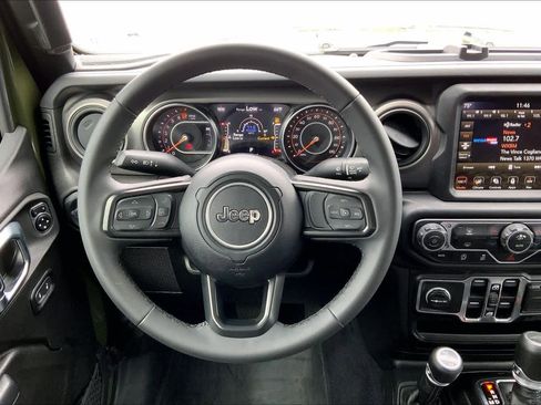 Used 2023 Jeep Gladiator Sport image 5