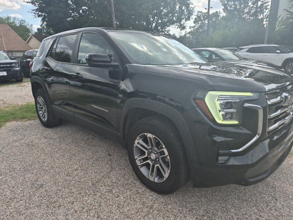 Used 2025 GMC Terrain Elevation AWD/4WD image 4