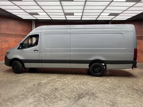 Used 2025 Mercedes-Benz Sprinter 3500 image 2
