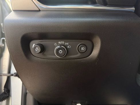 Used 2019 Chevrolet Traverse LT FWD image 12