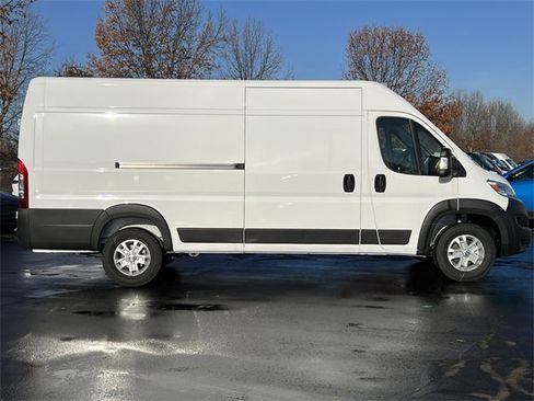 New 2024 RAM ProMaster 3500 w/ Quick Order Package 22G SLT image 3