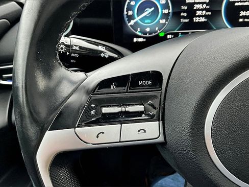 Used 2021 Hyundai Elantra Limited image 18