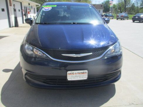 Used 2017 Chrysler Pacifica Touring FWD image 20