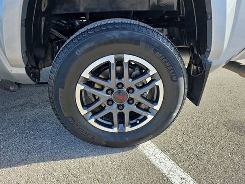 Used 2024 Toyota Tacoma TRD Sport image 32