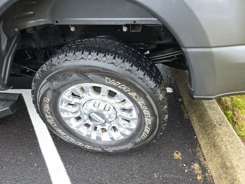 Used 2022 Ford F250 XLT w/ XLT Premium Package image 19