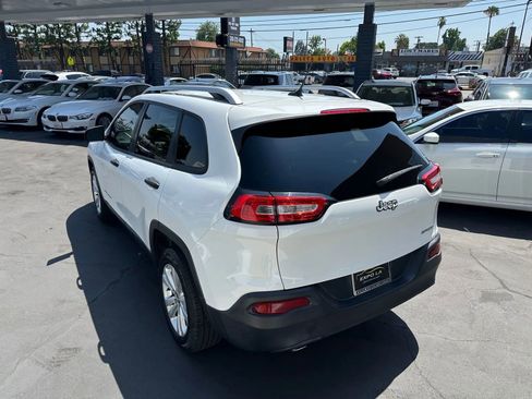 Used 2015 Jeep Cherokee Sport image 21