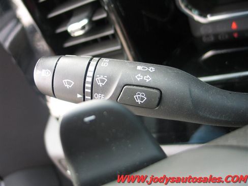 Used 2023 GMC Sierra 1500 Elevation w/ Preferred Package AWD/4WD image 12