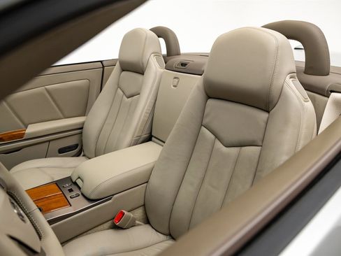 Used 2005 Cadillac XLR image 2