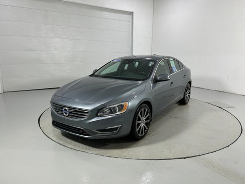 Used 2018 Volvo S60 T5 Inscription Platinum w/ Climate Package AWD/4WD image 19