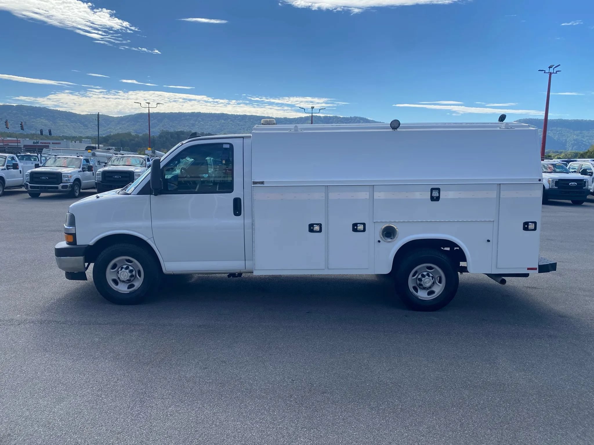 Used 2018 Chevrolet Express 3500 w/ Power Convenience Package RWD image 5