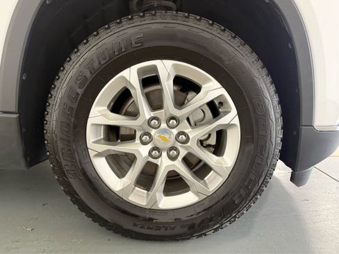 Used 2020 Chevrolet Traverse LT w/ Driver Confidence II Package AWD/4WD image 11