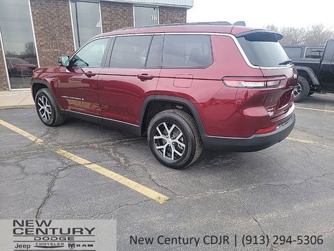 Used 2025 Jeep Grand Cherokee L Limited image 3