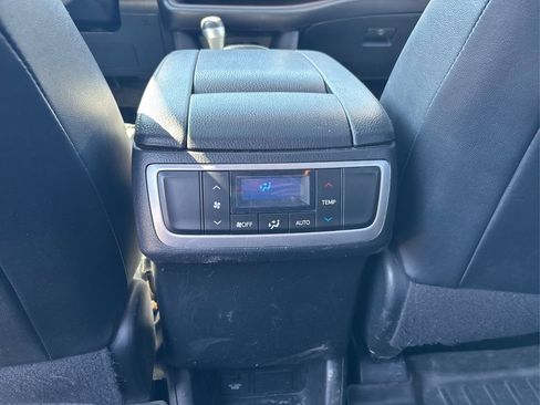 Used 2018 Toyota Highlander XLE w/ Carpet Mat Package (TMS) AWD/4WD image 37