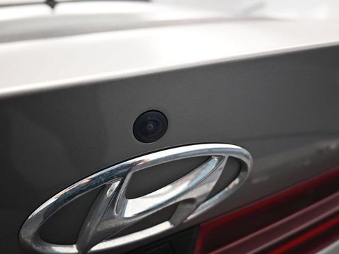 Used 2022 Hyundai Elantra Limited FWD image 39
