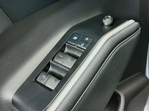 Used 2022 Toyota Highlander XLE image 11