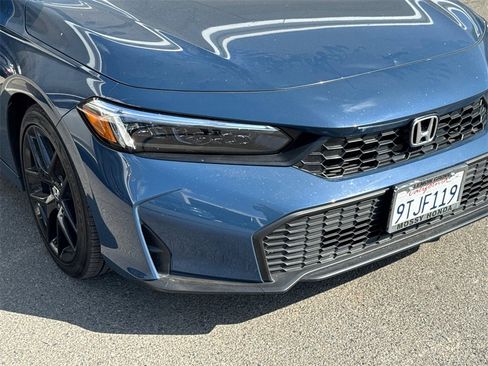 Used 2025 Honda Civic Sport image 3